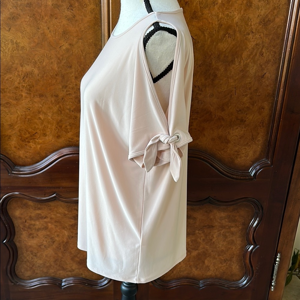 DKNY Cold Shoulder Top - Picture 3 of 11